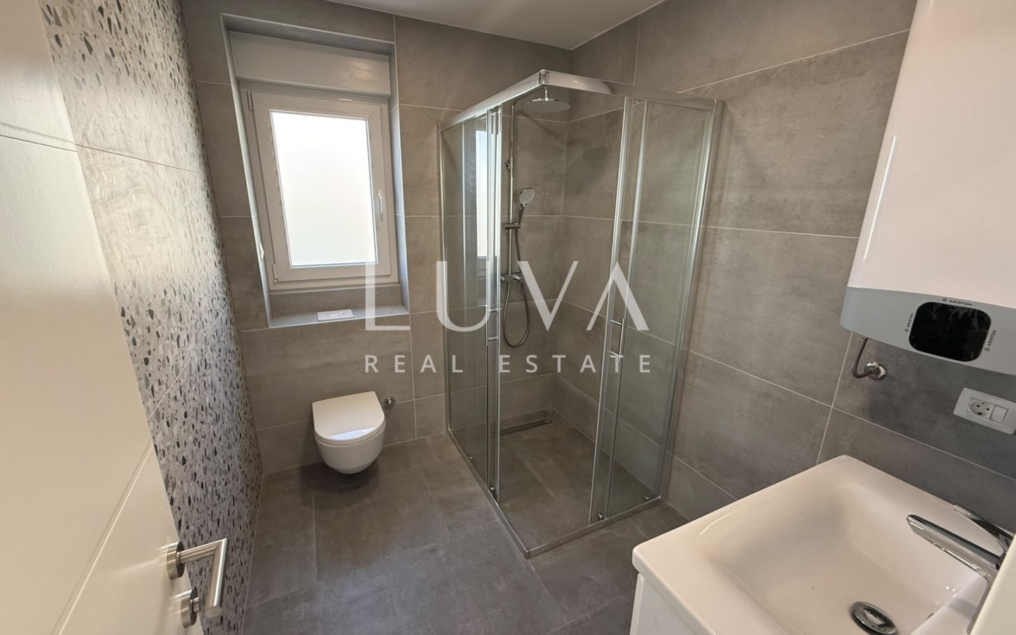 Makarska, 5 room apartment, 165 m2, with a sea view, new construction