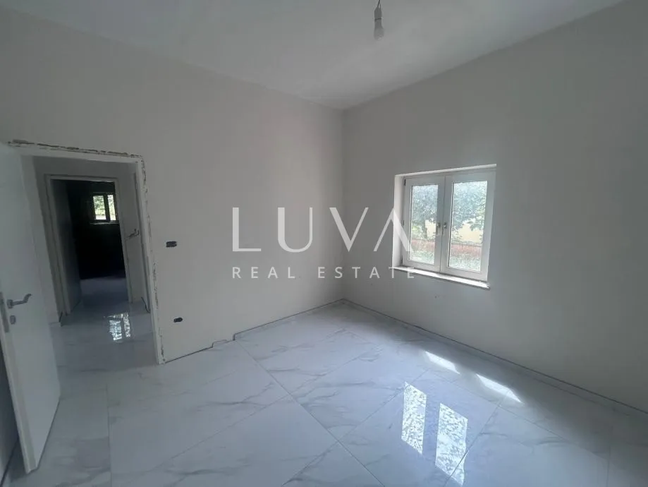 Istra, Poreč, 3S novo renovirani stan u kući, 82 m²