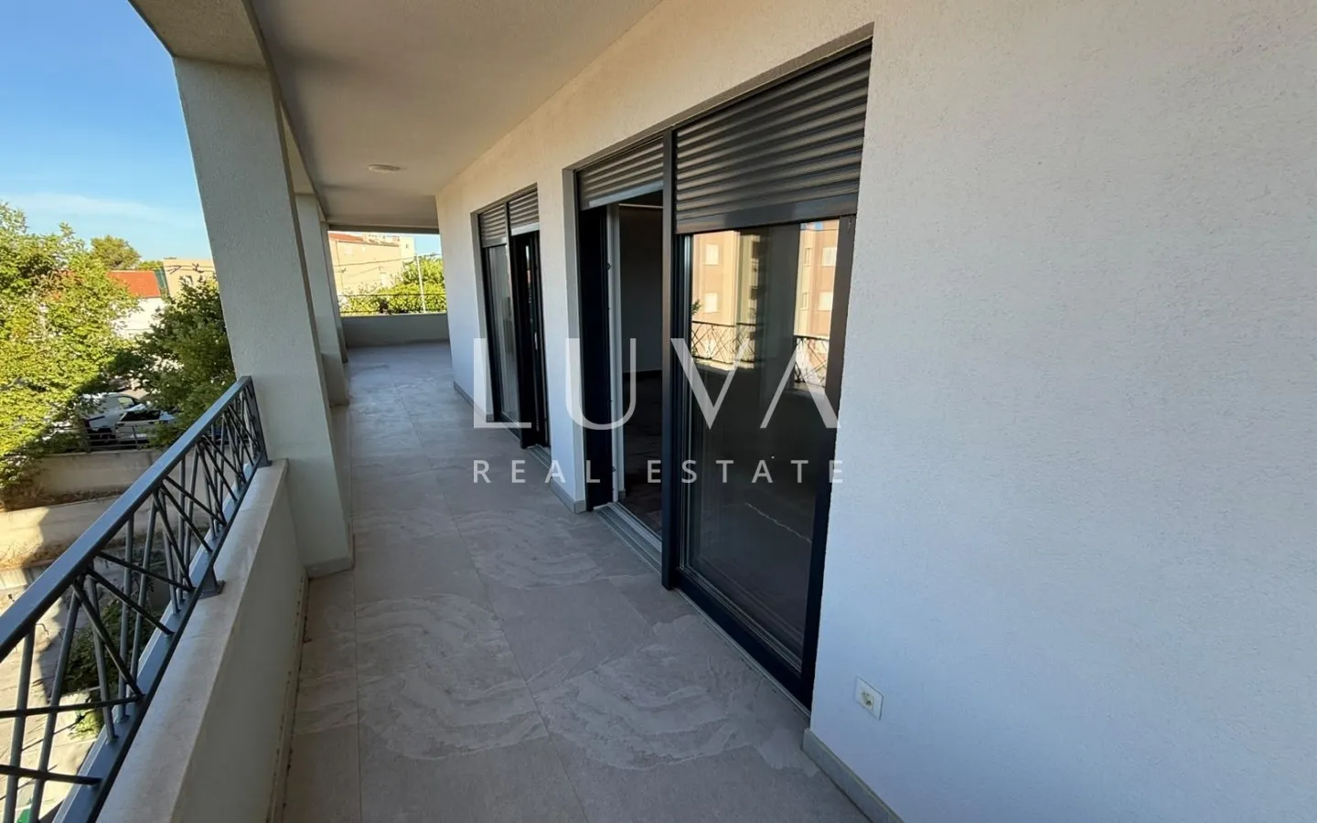 Makarska, 5 room apartment 182 m² with terrace and parking, new construction