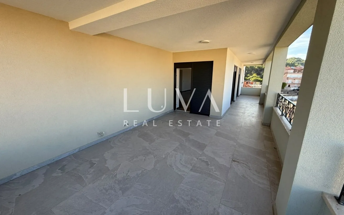 Makarska, 5 room apartment 182 m² with terrace and parking, new construction