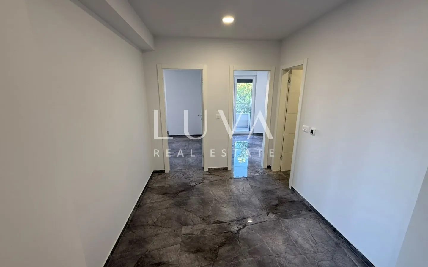 Makarska, 5 room apartment 182 m² with terrace and parking, new construction
