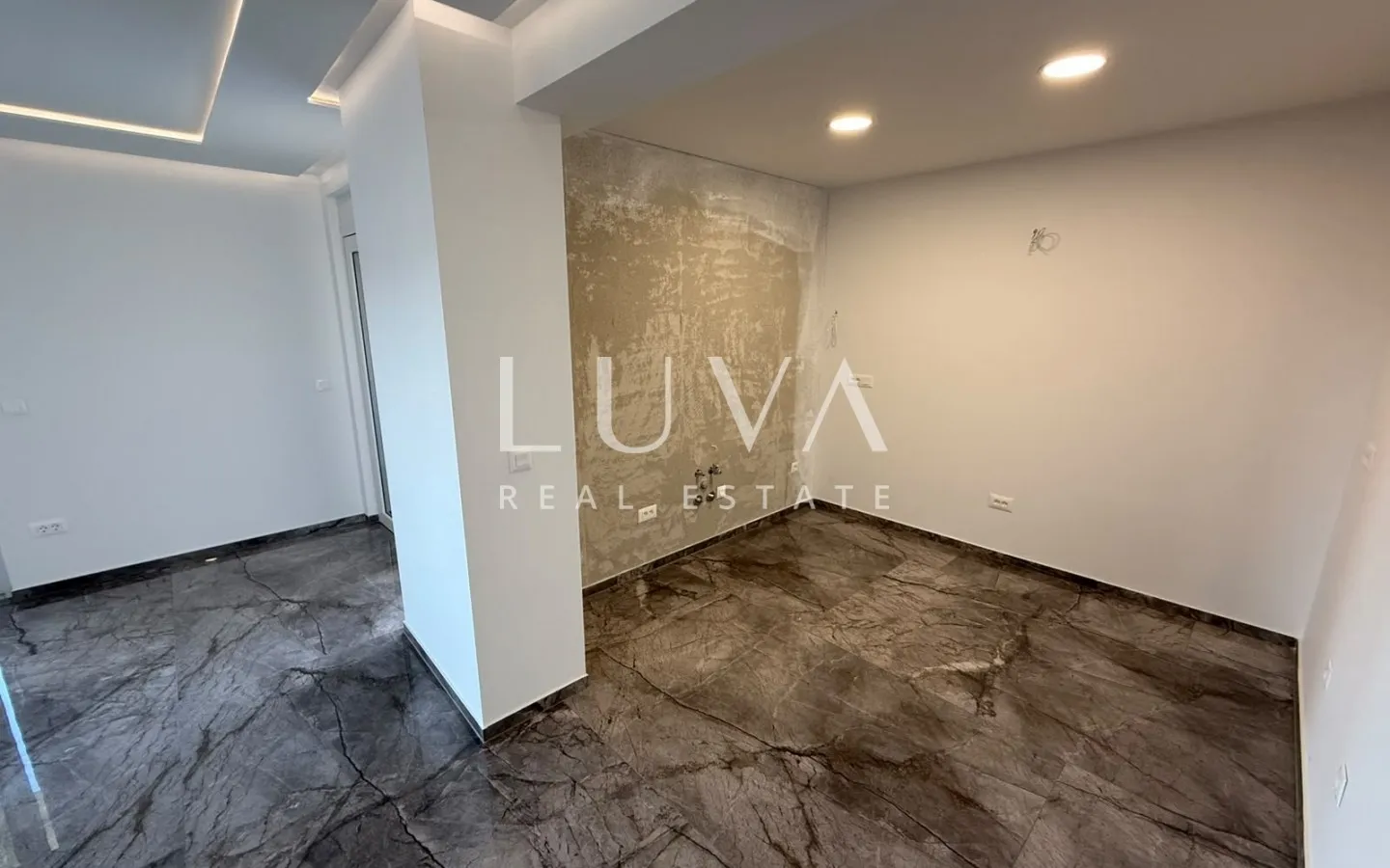 Makarska, 5 room apartment 182 m² with terrace and parking, new construction