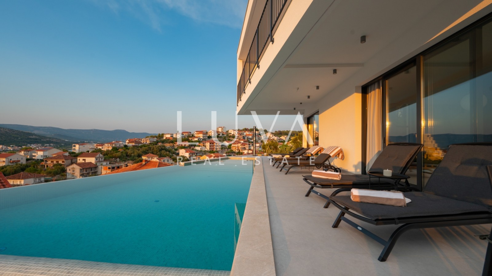 Čiovo, Trogir, modern 285 m² house with a pool and sea view