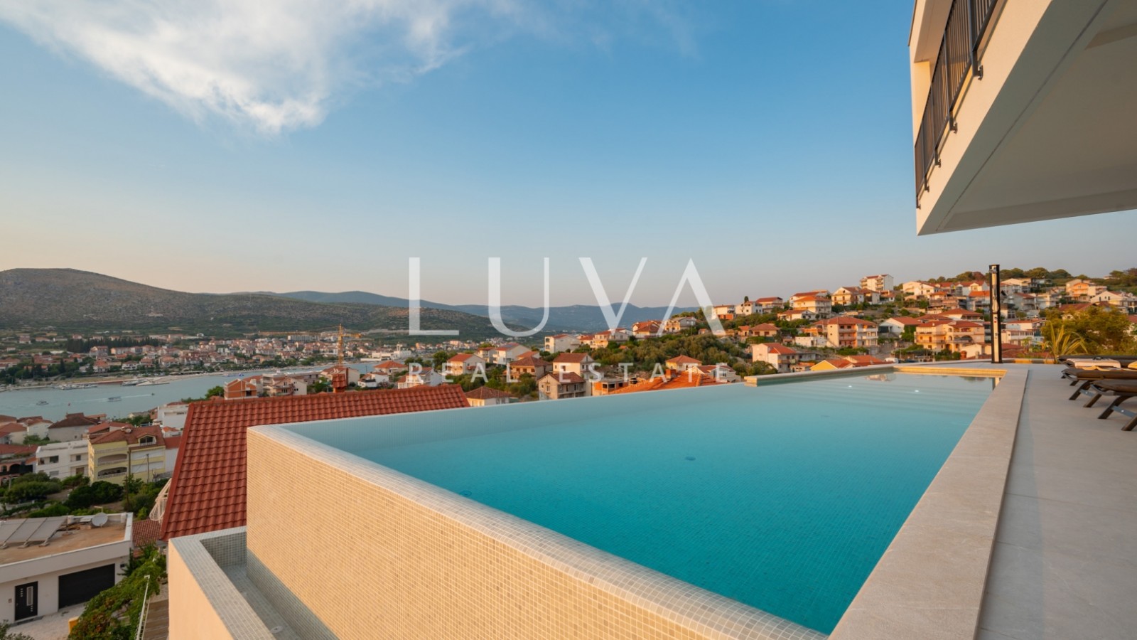 Čiovo, Trogir, modern 285 m² house with a pool and sea view