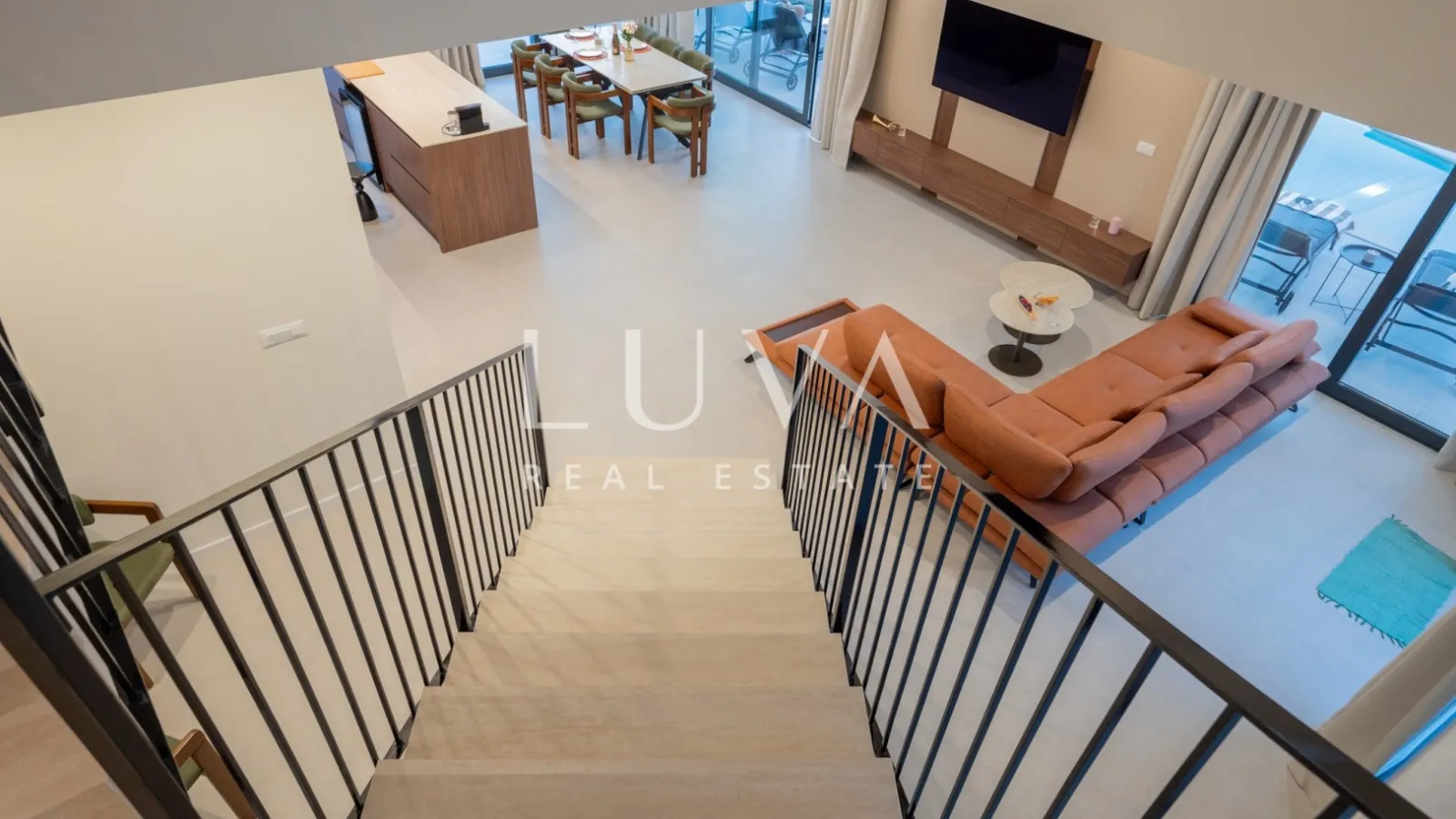 Čiovo, Trogir, moderna kuća 285 m² s bazenom i pogledom na more