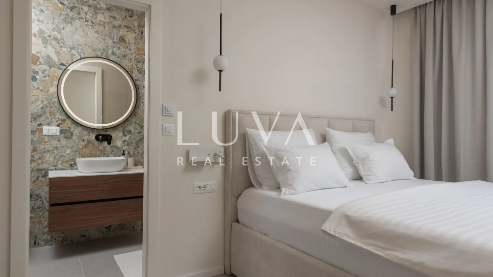 Čiovo, Trogir, moderna kuća 285 m² s bazenom i pogledom na more