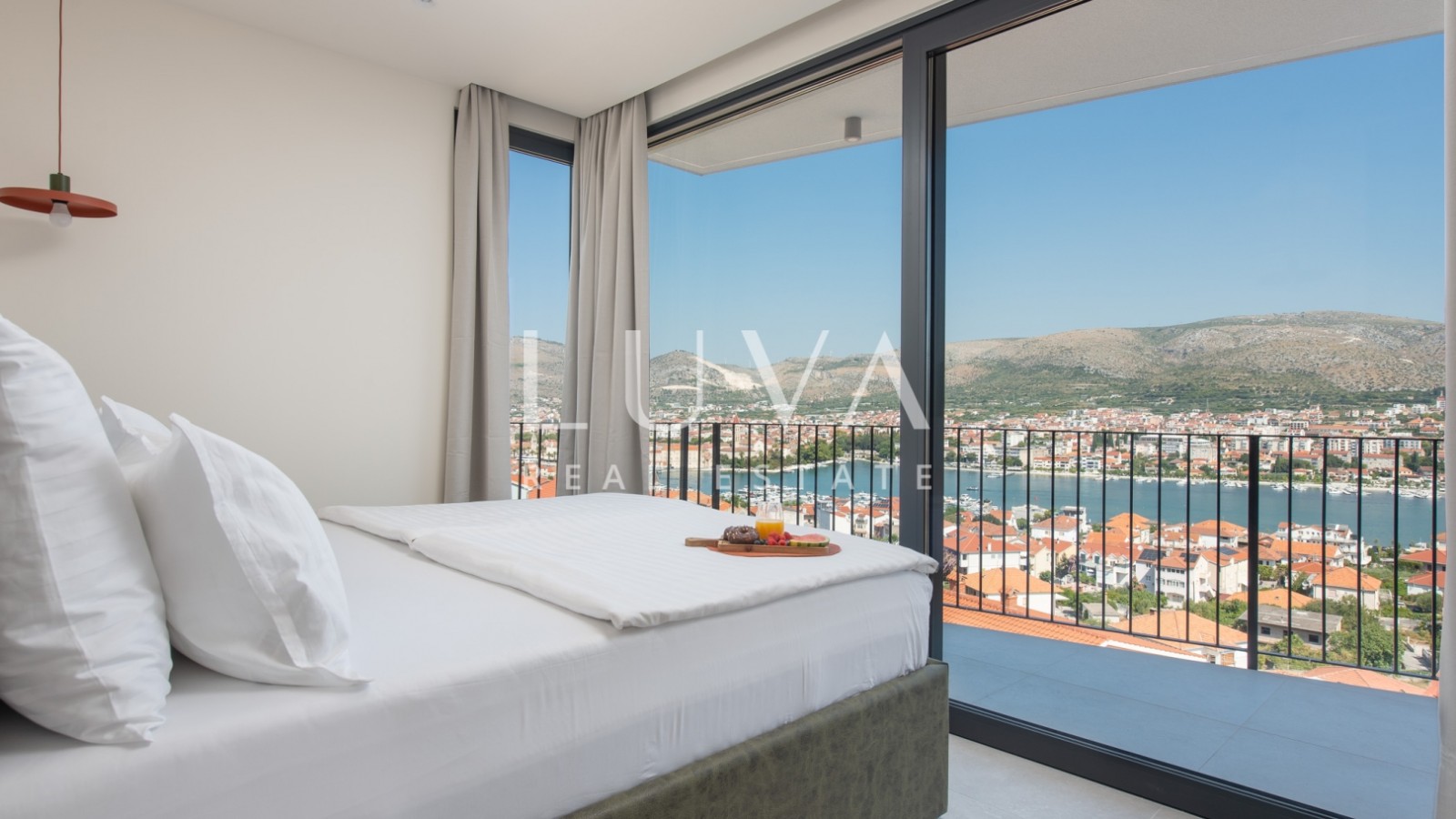 Čiovo, Trogir, modern 285 m² house with a pool and sea view