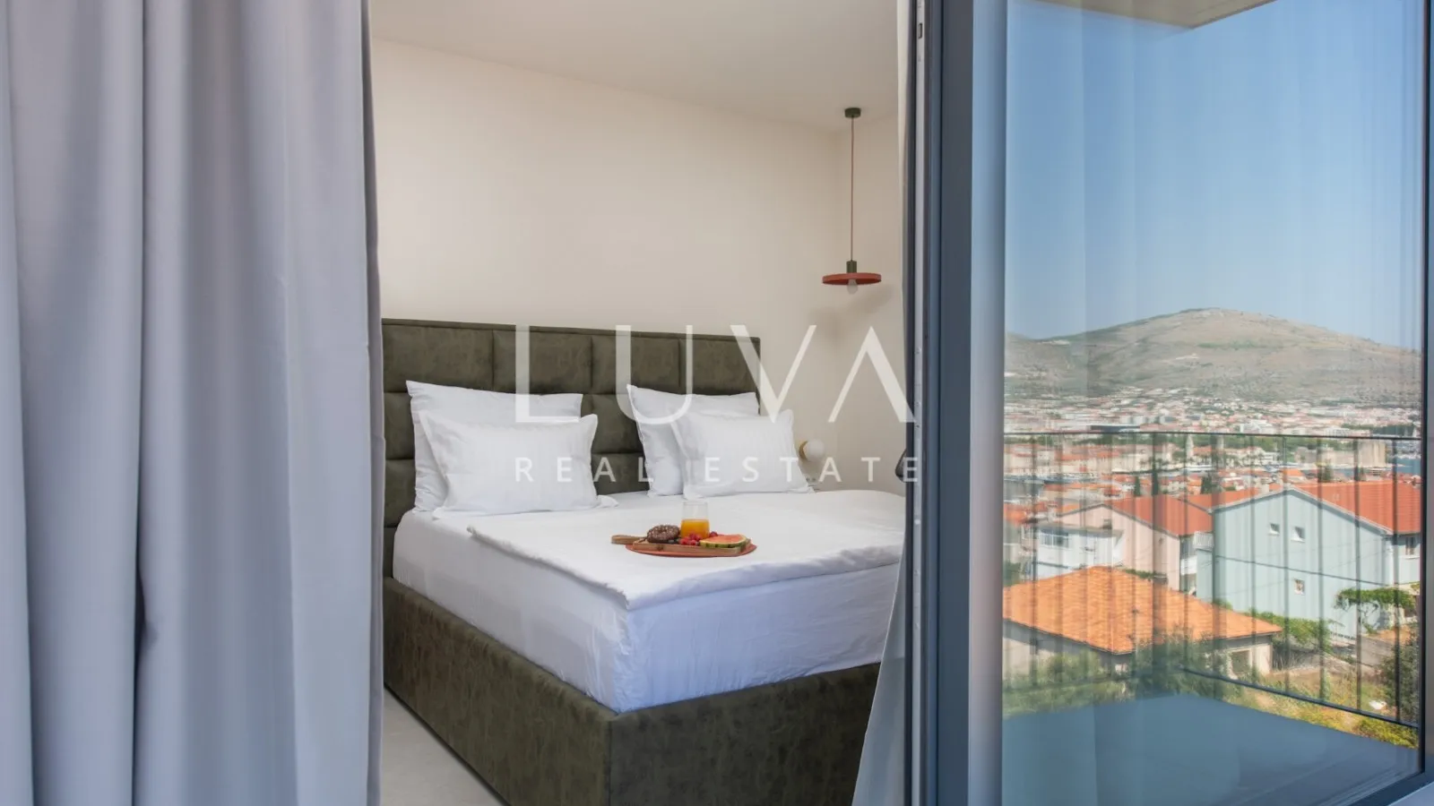 Čiovo, Trogir, moderna kuća 285 m² s bazenom i pogledom na more
