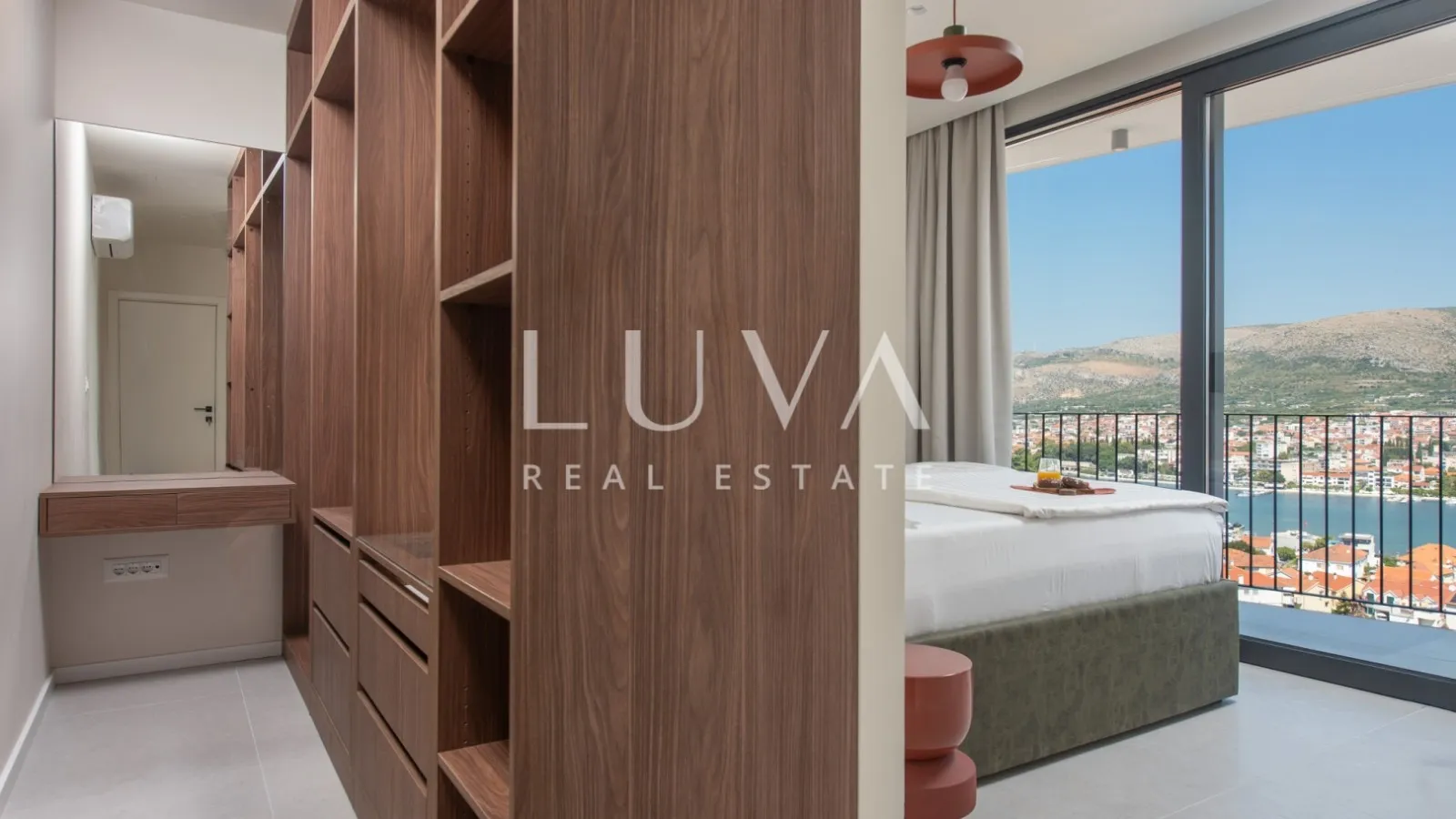 Čiovo, Trogir, moderna kuća 285 m² s bazenom i pogledom na more