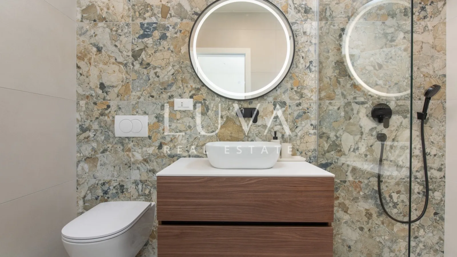 Čiovo, Trogir, moderna kuća 285 m² s bazenom i pogledom na more