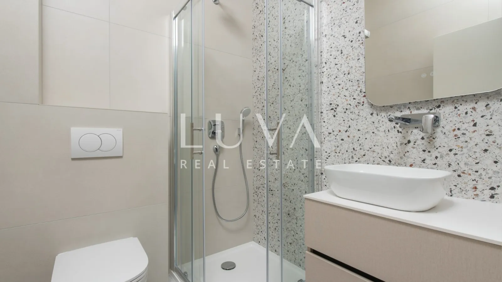 Čiovo, Trogir, moderna kuća 285 m² s bazenom i pogledom na more