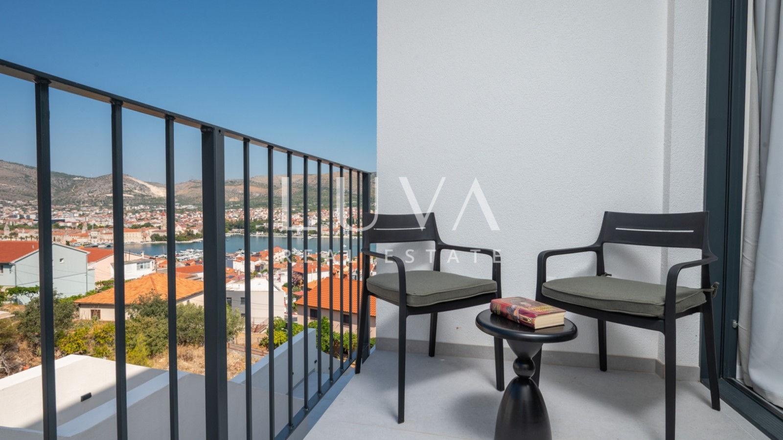 Čiovo, Trogir, modern 285 m² house with a pool and sea view
