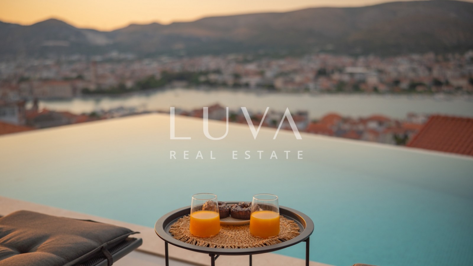 Čiovo, Trogir, modern 285 m² house with a pool and sea view