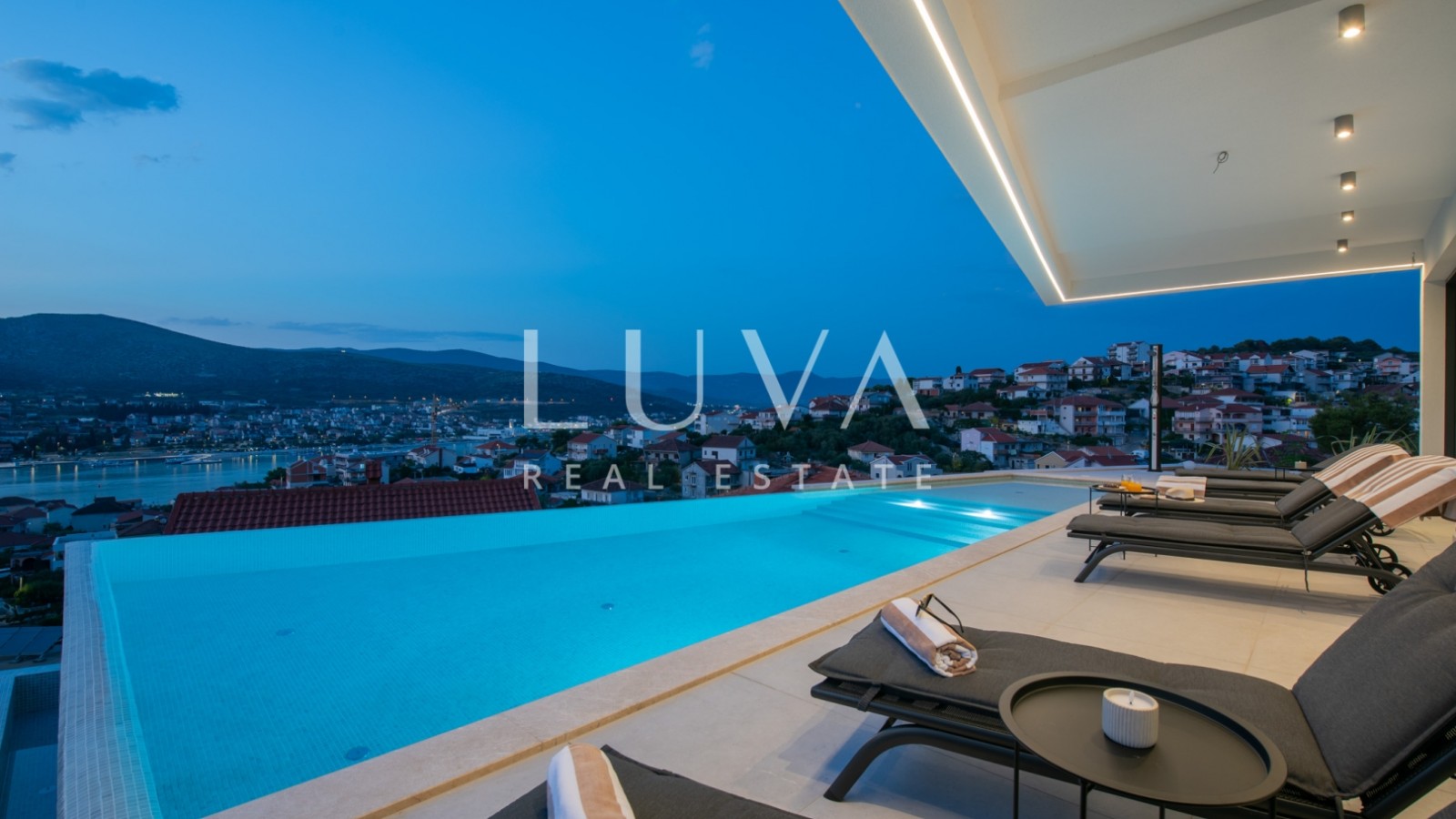 Čiovo, Trogir, modern 285 m² house with a pool and sea view