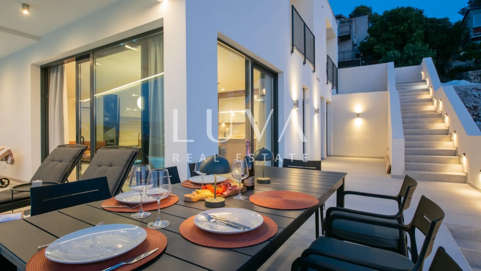 Čiovo, Trogir, moderna kuća 285 m² s bazenom i pogledom na more