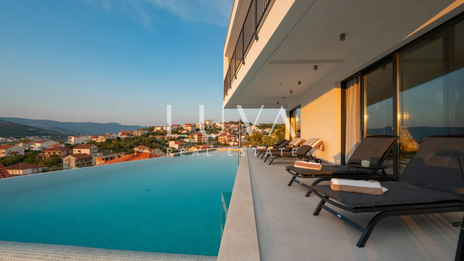 Čiovo, Trogir, moderna kuća 285 m² s bazenom i pogledom na more, najam