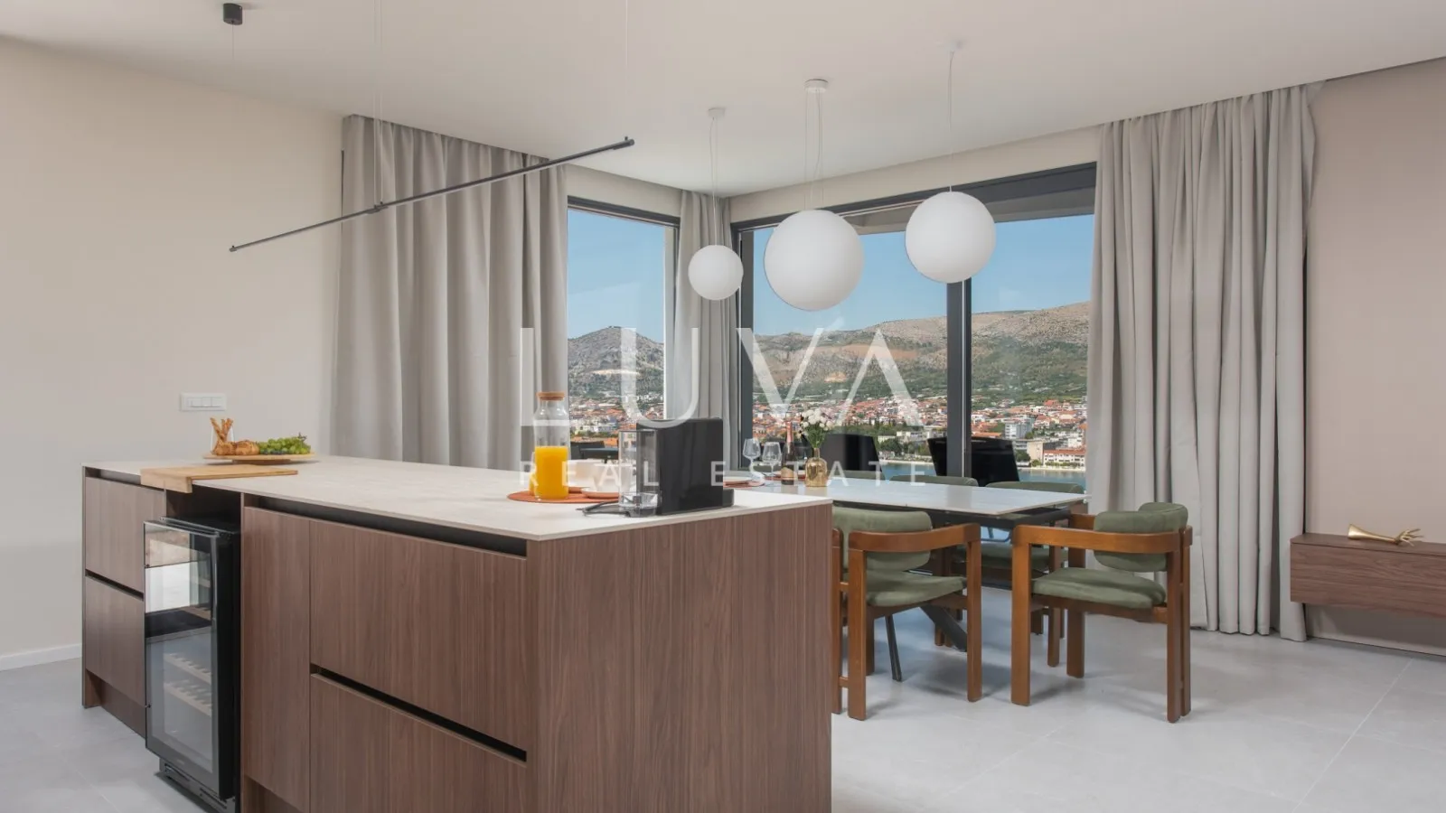 Čiovo, Trogir, moderna kuća 285 m² s bazenom i pogledom na more, najam