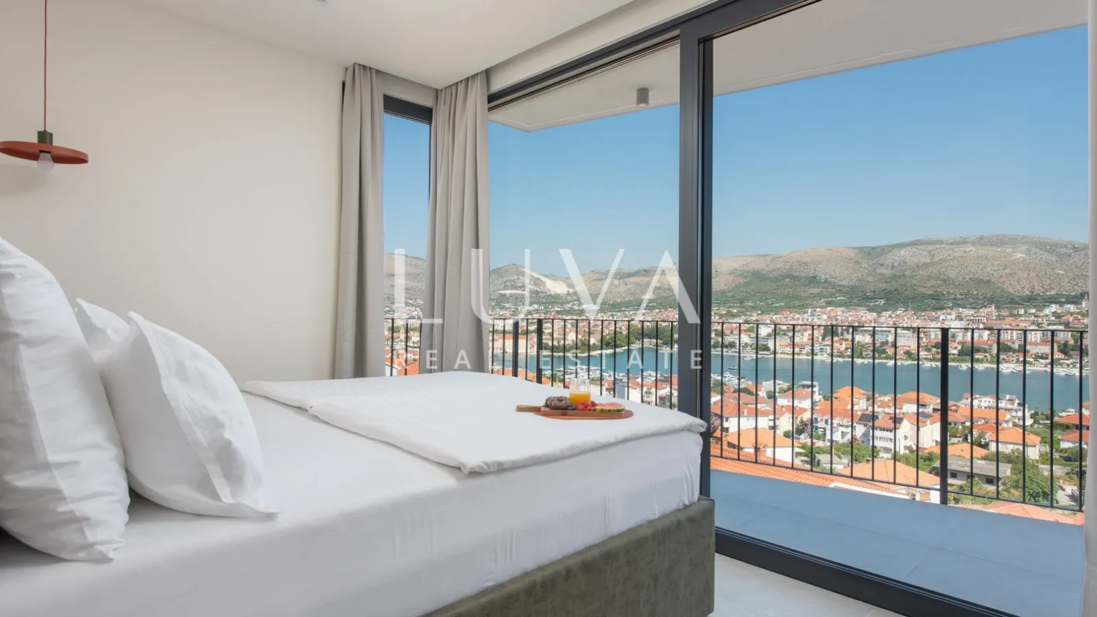 Čiovo, Trogir, moderna kuća 285 m² s bazenom i pogledom na more, najam