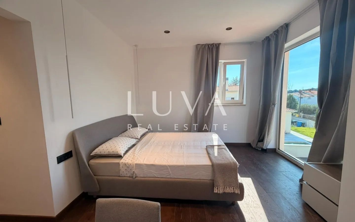 Istria, Poreč, modern villa with pool and garden, 180 m²