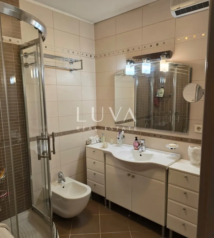 Rijeka, Rastočine, furnished 3-bedroom apartment with a panoramic view, 74 m² NKP
