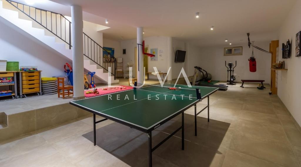 Istria, Vodnjan, luxury villa with pool and wellness, 395 m² net