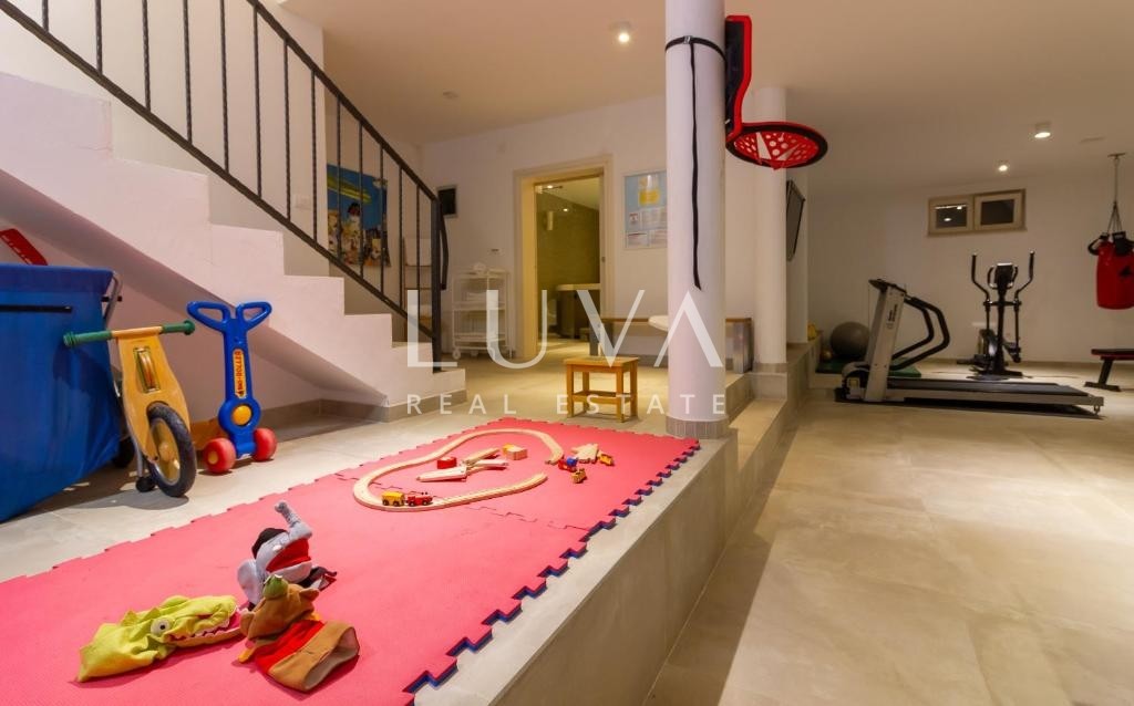 Istria, Vodnjan, luxury villa with pool and wellness, 395 m² net
