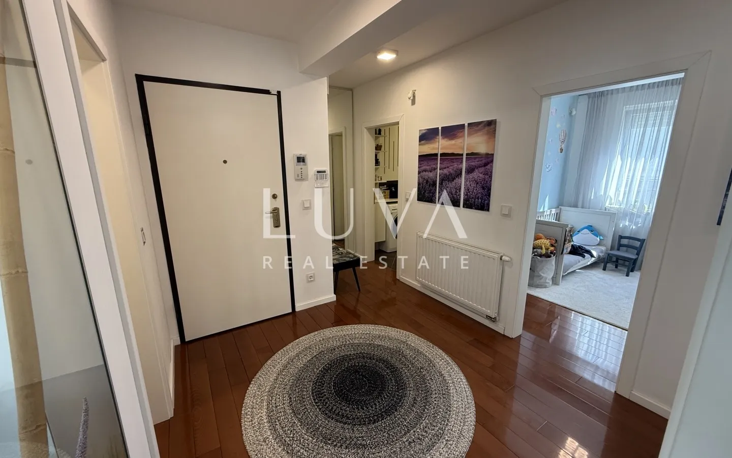 Zagreb, Sesvete, luxuriously decorated four-room apartment with terrace and garden, NKP 120 m²