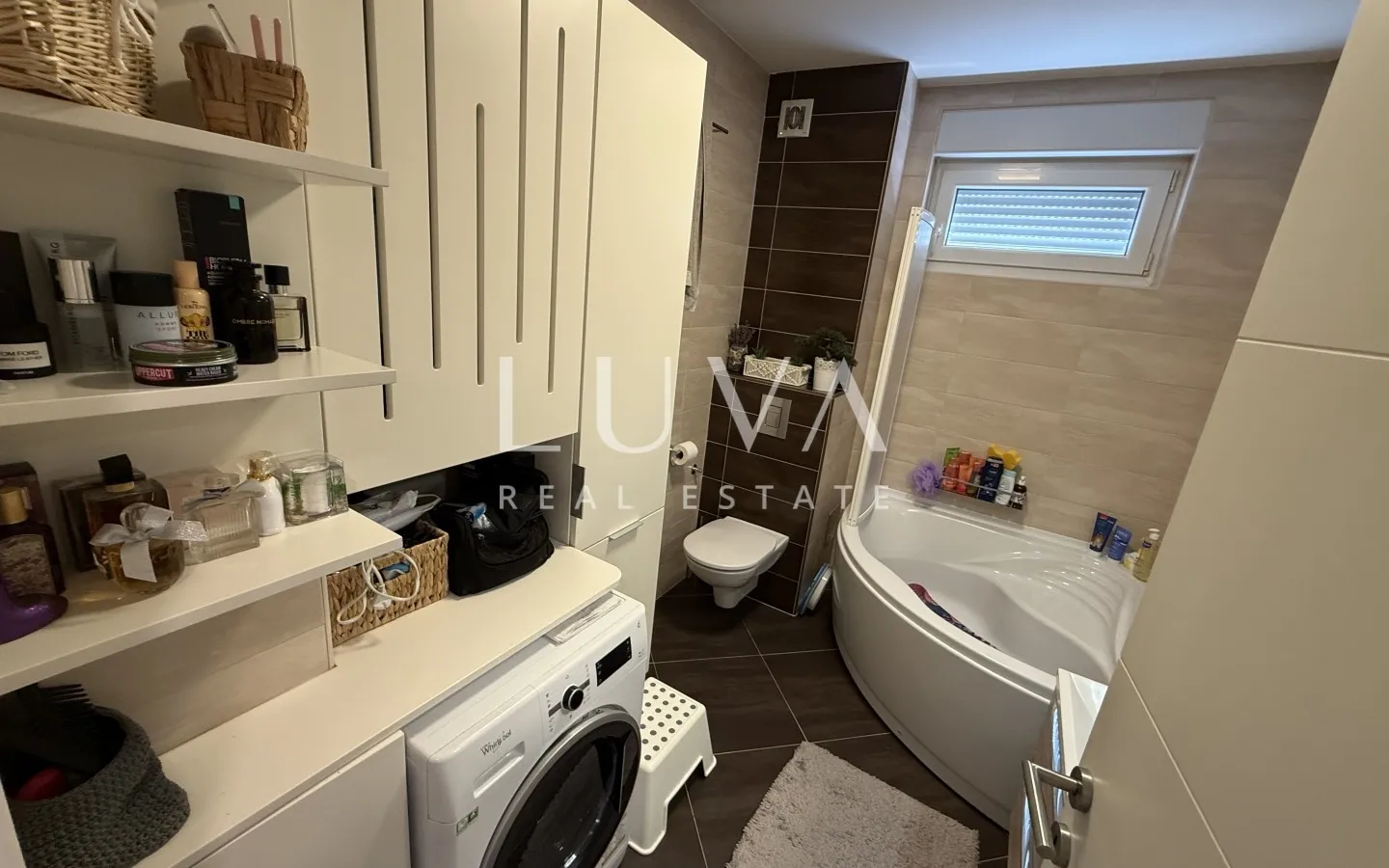 Zagreb, Sesvete, luxuriously decorated four-room apartment with terrace and garden, NKP 120 m²