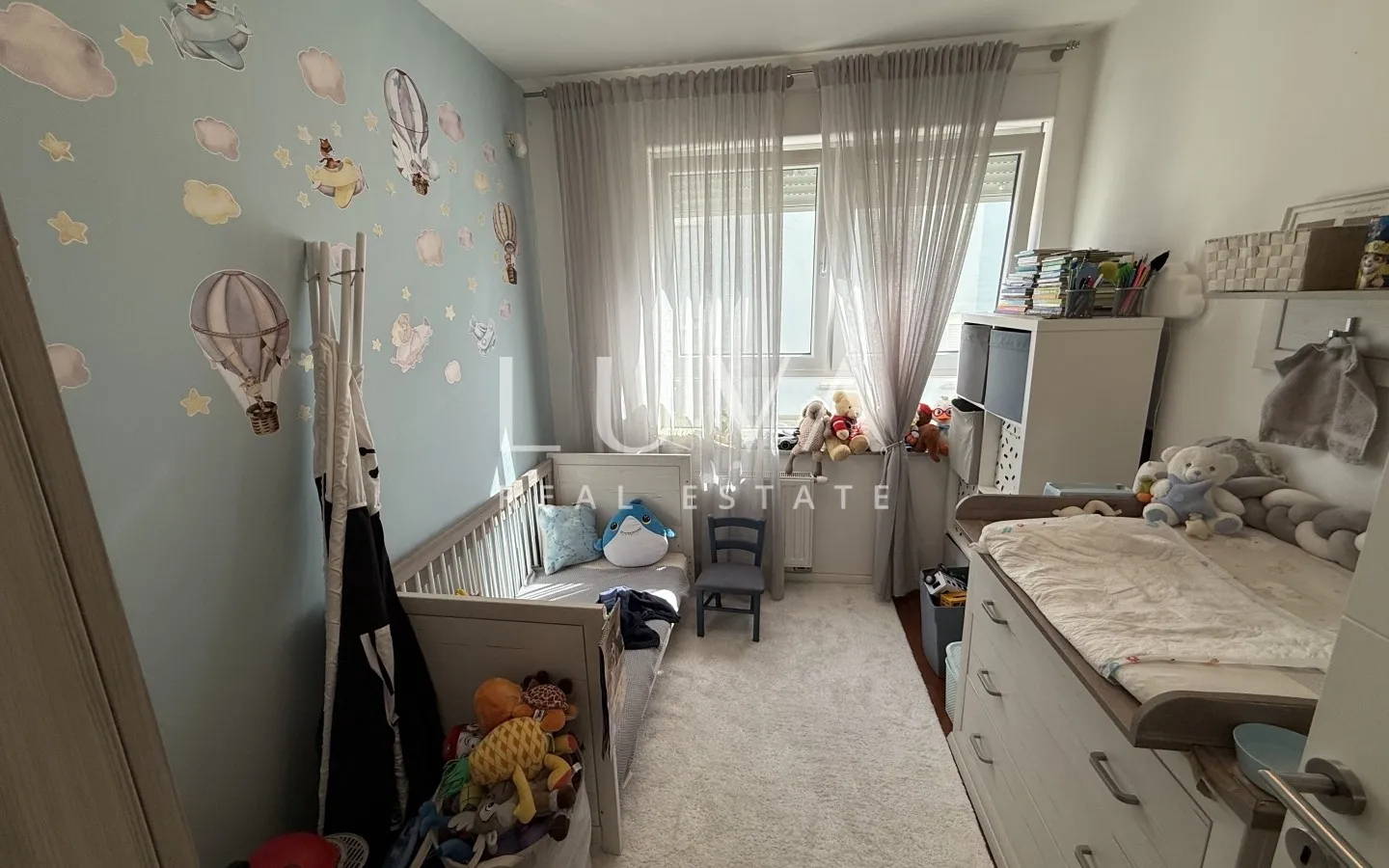 Zagreb, Sesvete, luxuriously decorated four-room apartment with terrace and garden, NKP 120 m²