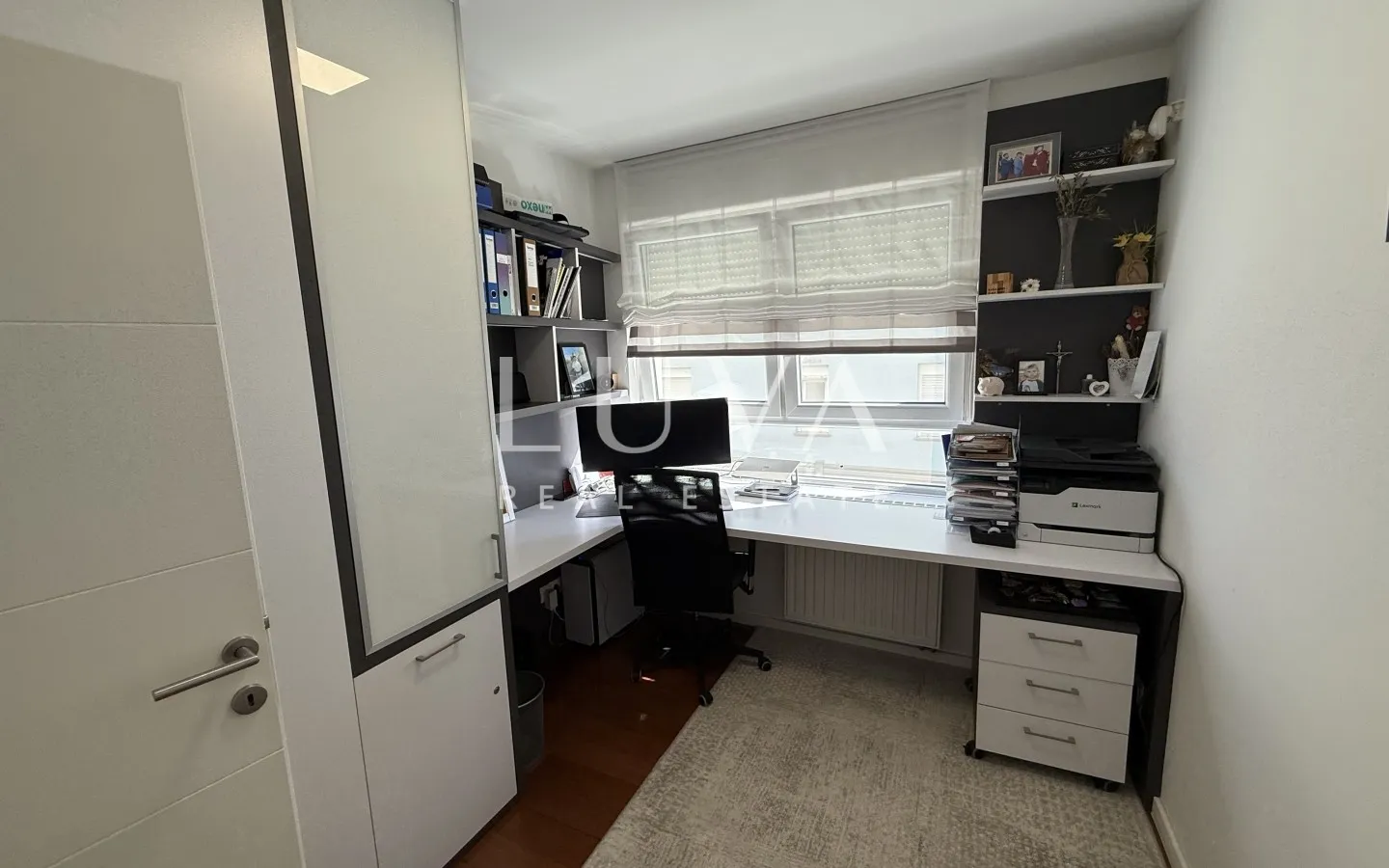 Zagreb, Sesvete, luxuriously decorated four-room apartment with terrace and garden, NKP 120 m²