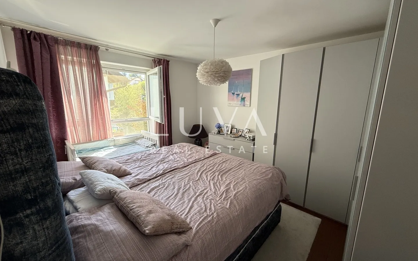 Zagreb, Sesvete, luxuriously decorated four-room apartment with terrace and garden, NKP 120 m²