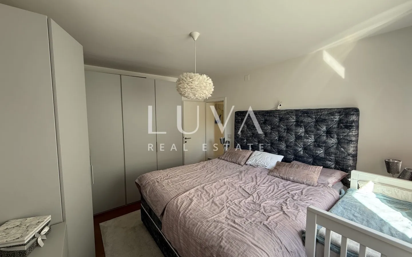 Zagreb, Sesvete, luxuriously decorated four-room apartment with terrace and garden, NKP 120 m²