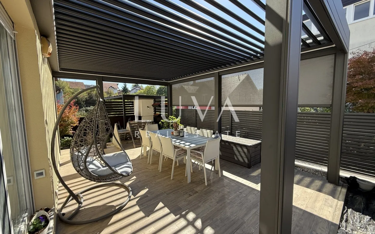 Zagreb, Sesvete, luxuriously decorated four-room apartment with terrace and garden, NKP 120 m²