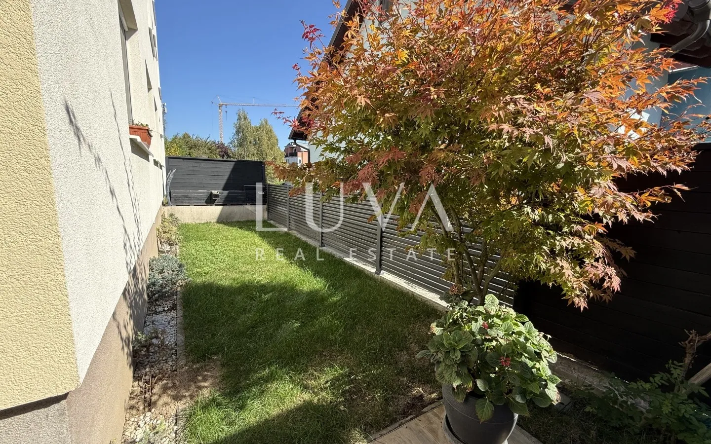 Zagreb, Sesvete, luxuriously decorated four-room apartment with terrace and garden, NKP 120 m²