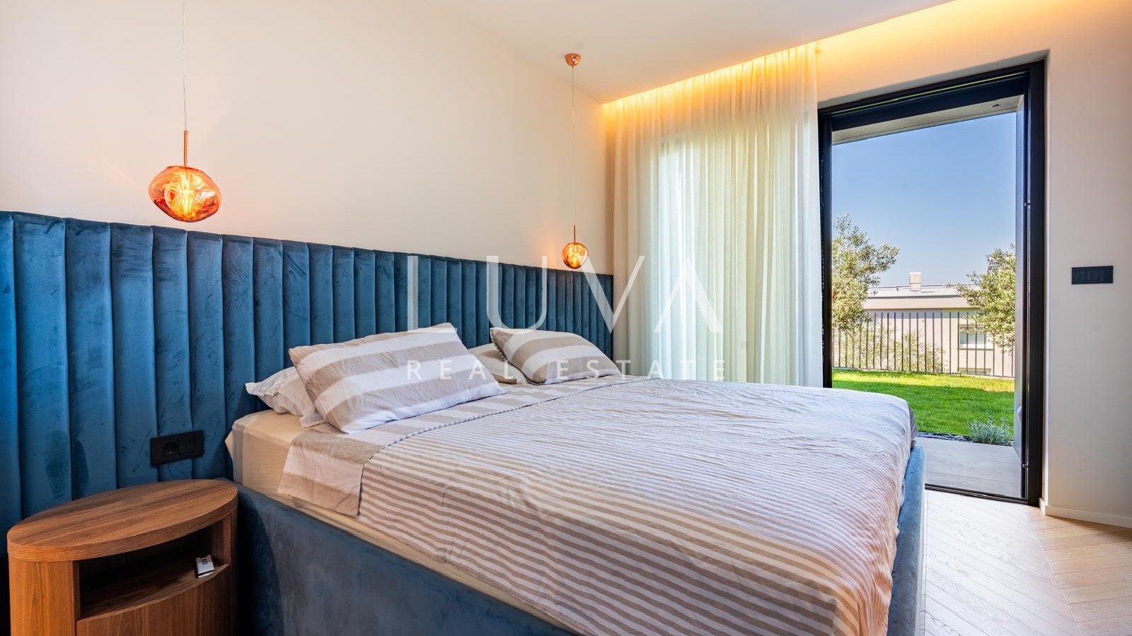 Rijeka, Kostrena, 5 room apartment 198 m2 with pool for sale