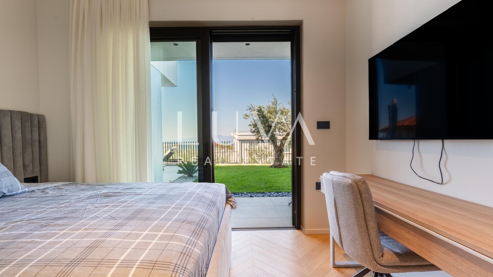 Rijeka, Kostrena, 5 room apartment 198 m2 with pool for sale