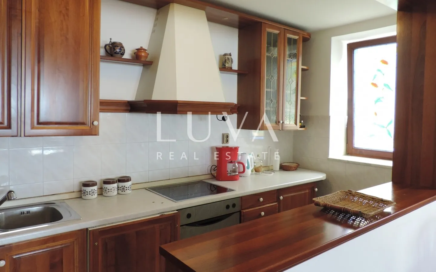 Istria, Buzet, detached house with a commercial space