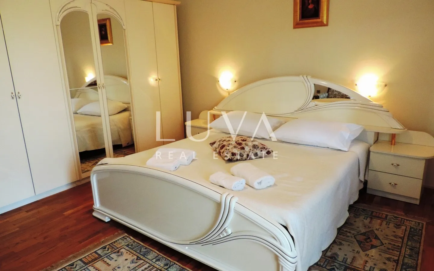 Istria, Buzet, detached house with a commercial space