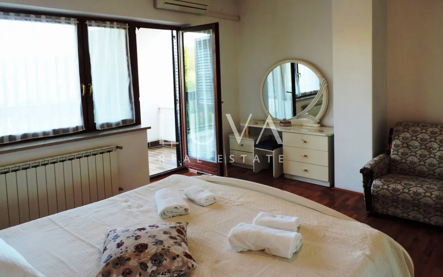 Istria, Buzet, detached house with a commercial space