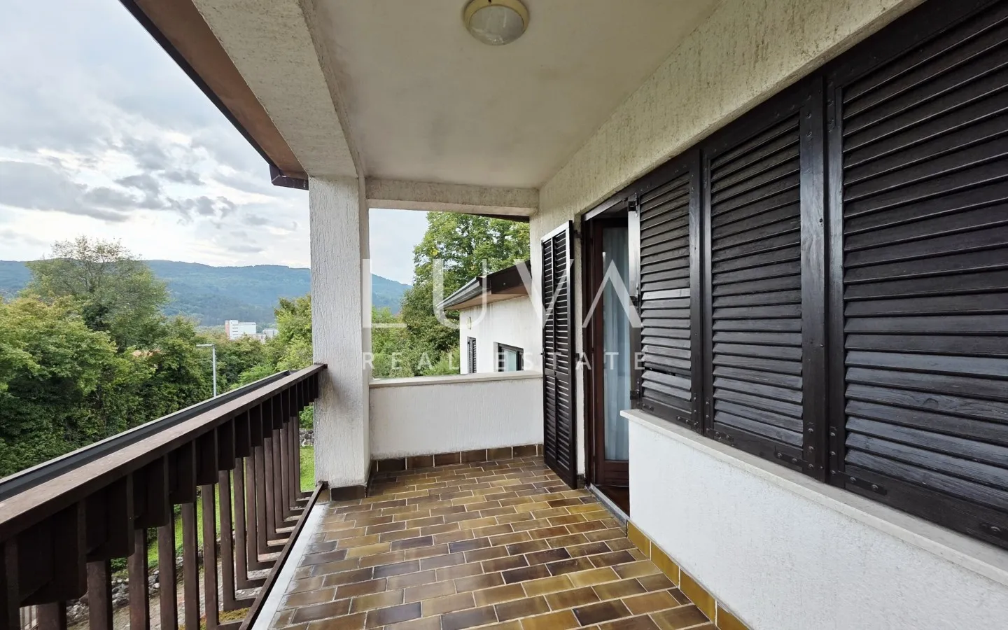 Istria, Buzet, detached house with a commercial space