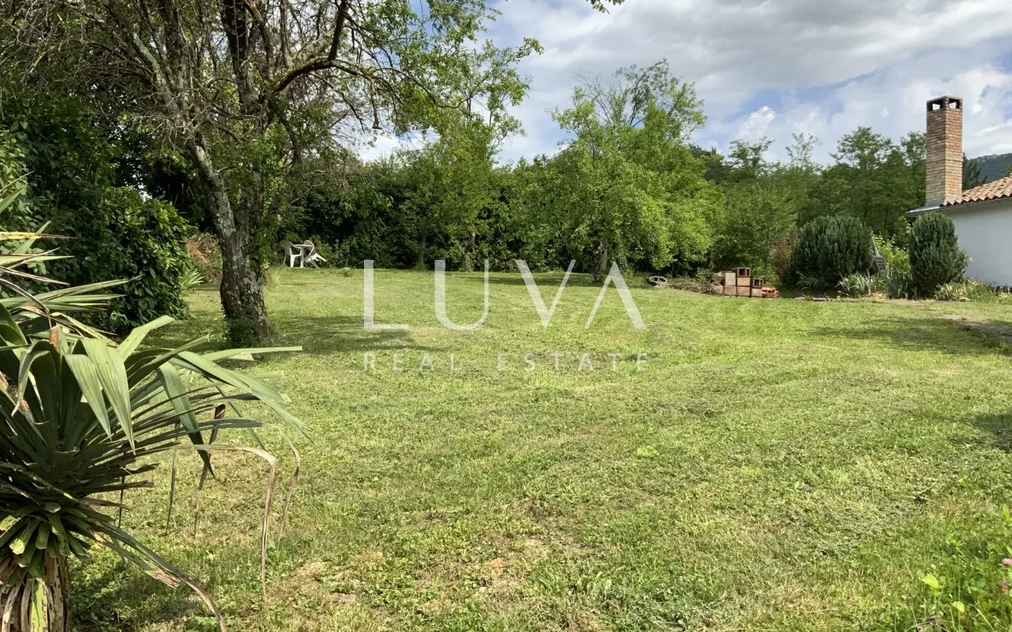 Istria, Buzet, detached house with a commercial space
