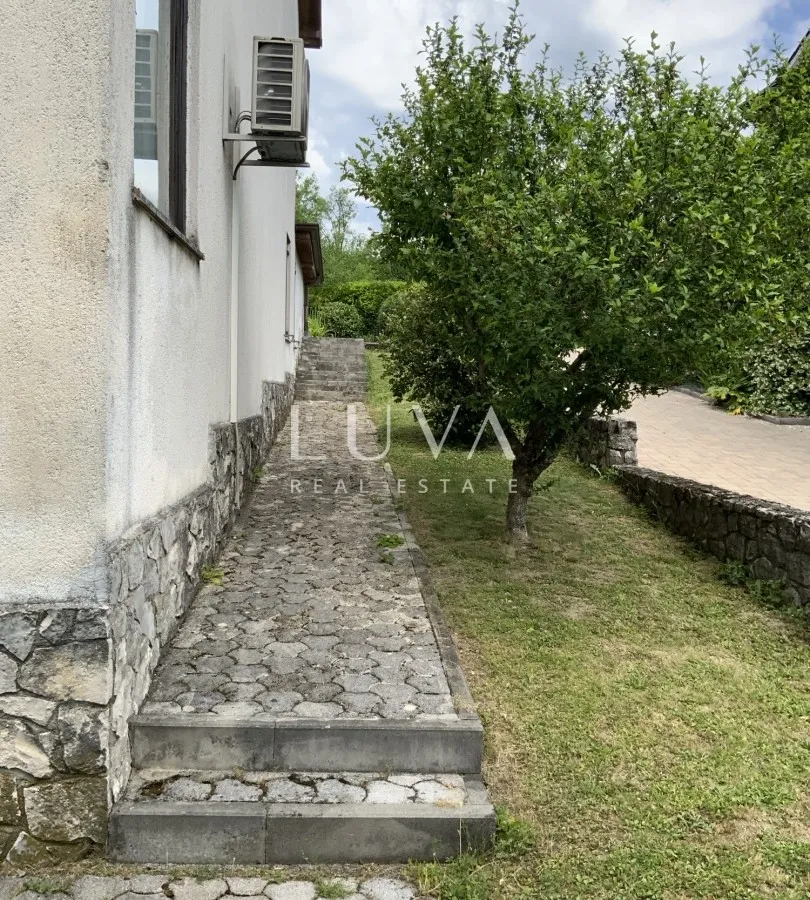Istria, Buzet, detached house with a commercial space