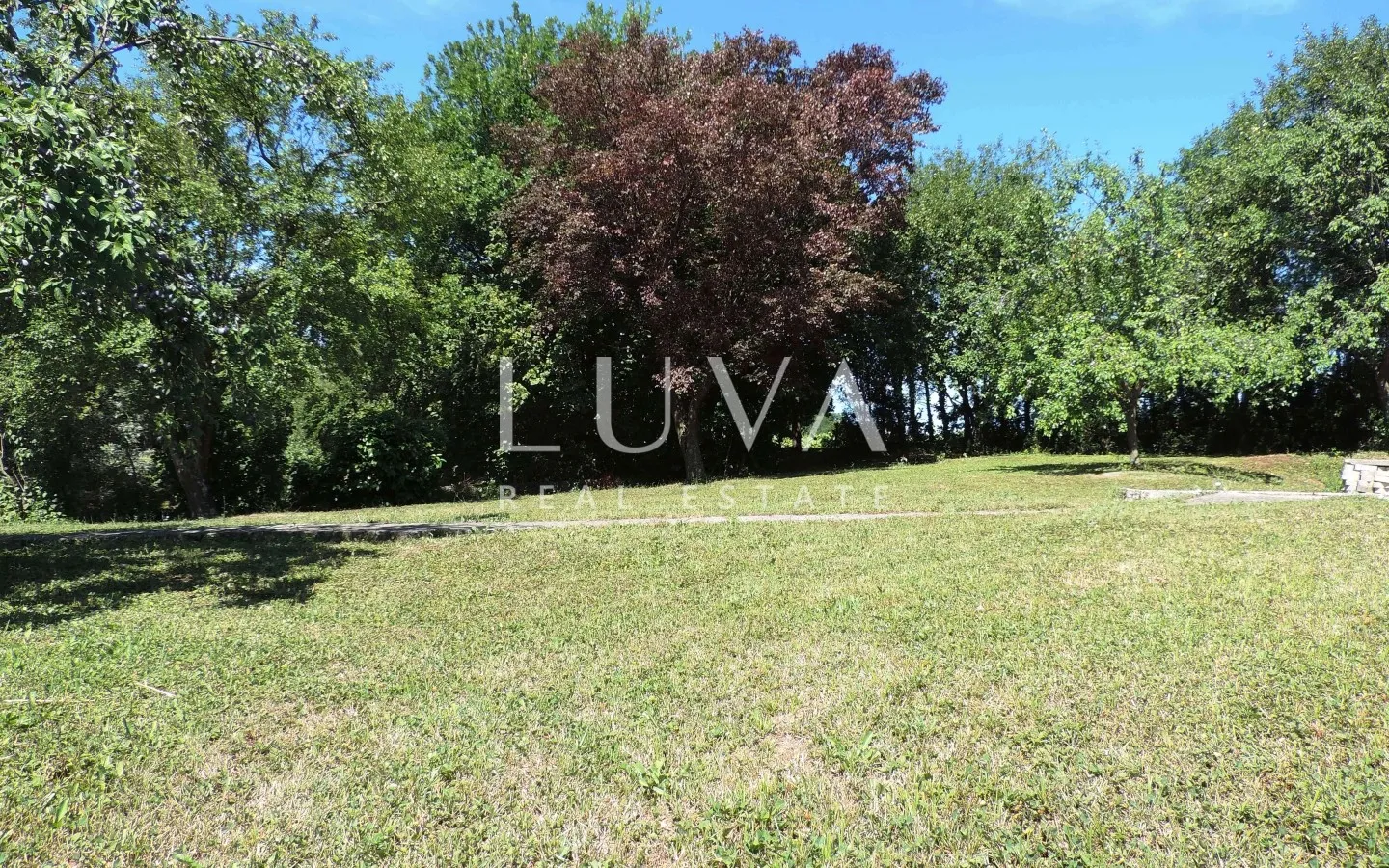 Istria, Buzet, detached house with a commercial space