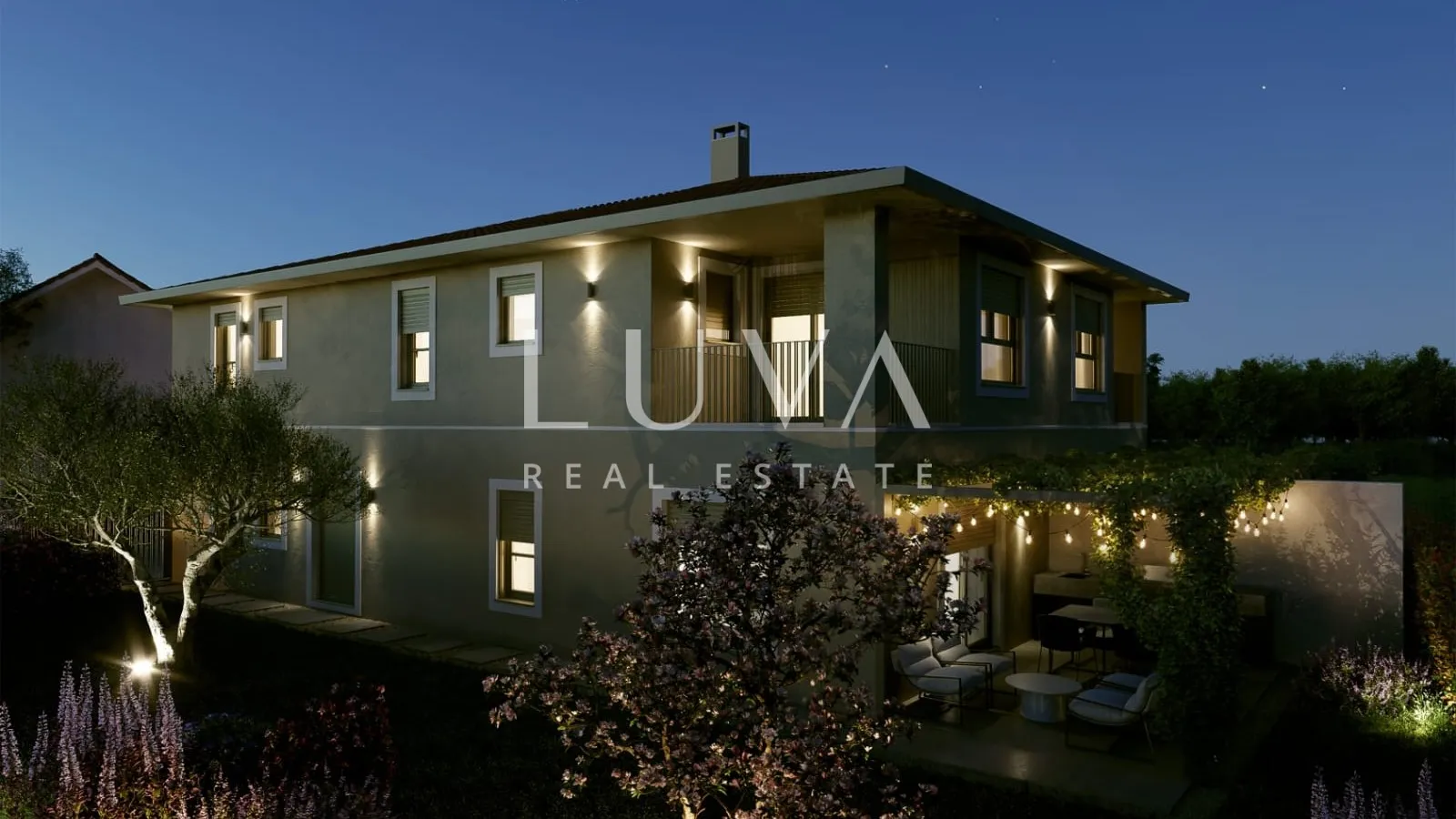 Istra, Novigrad, stan na prvom katu s natkrivenom terasom