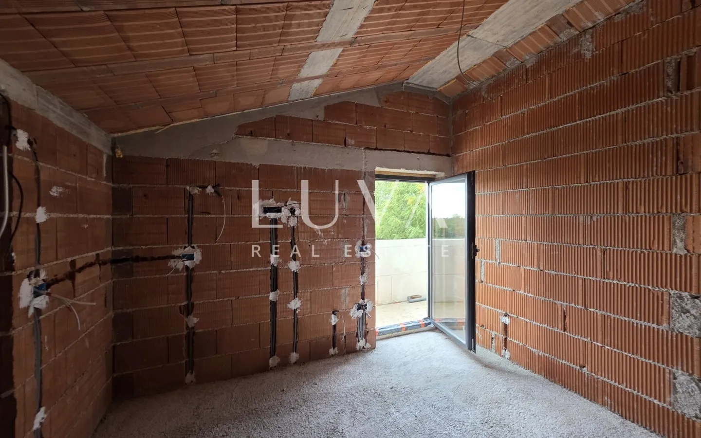 Istria, Tinjan, House with Swimming Pool Under Construction