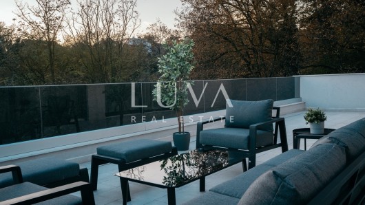 Remete, luksuzan 4s penthouse 165m2 + 2VPM za najam