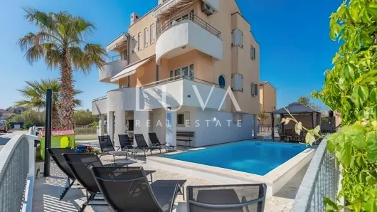 Privlaka, apartmanska kuća s bazenom na prodaju