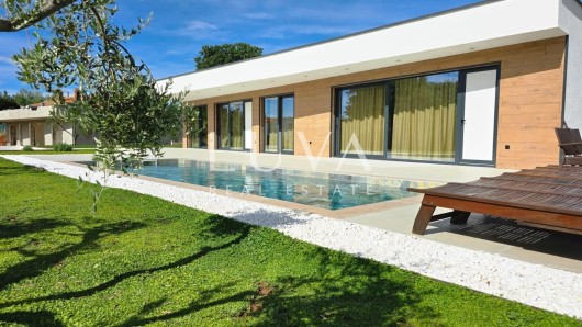 Istra, Labin, prodaje se moderna vila s bazenom i dva stana, 176 m2