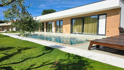 Istra, Labin, prodaje se moderna vila s bazenom i dva stana, 176 m2