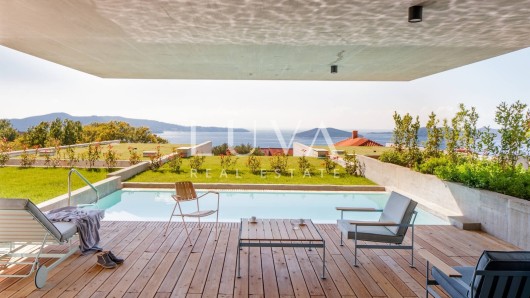 Dubrovnik,  Brsečine, moderni hotel s bazenom na prodaju